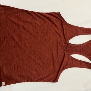 Vuori Women's Halo Performance Rust Tank Top - L